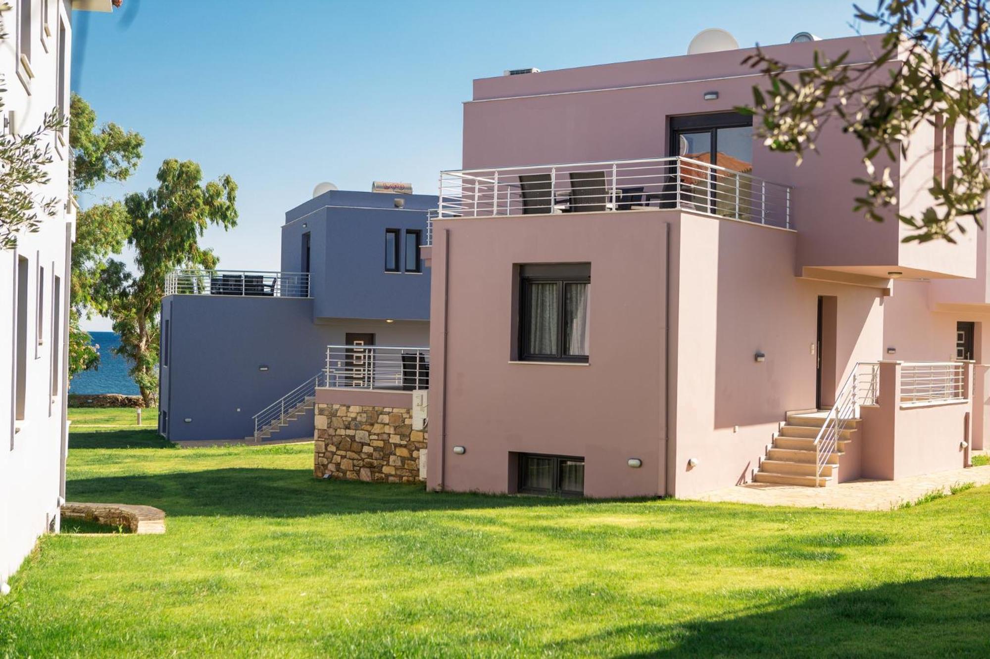 Blue Waves Luxury Suites By The Sea Plomari Buitenkant foto