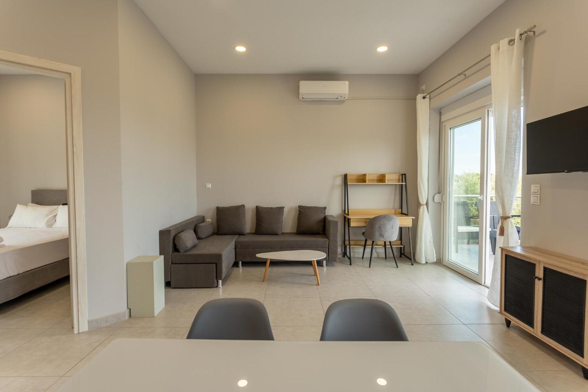 Blue Waves Luxury Suites By The Sea Plomari Buitenkant foto