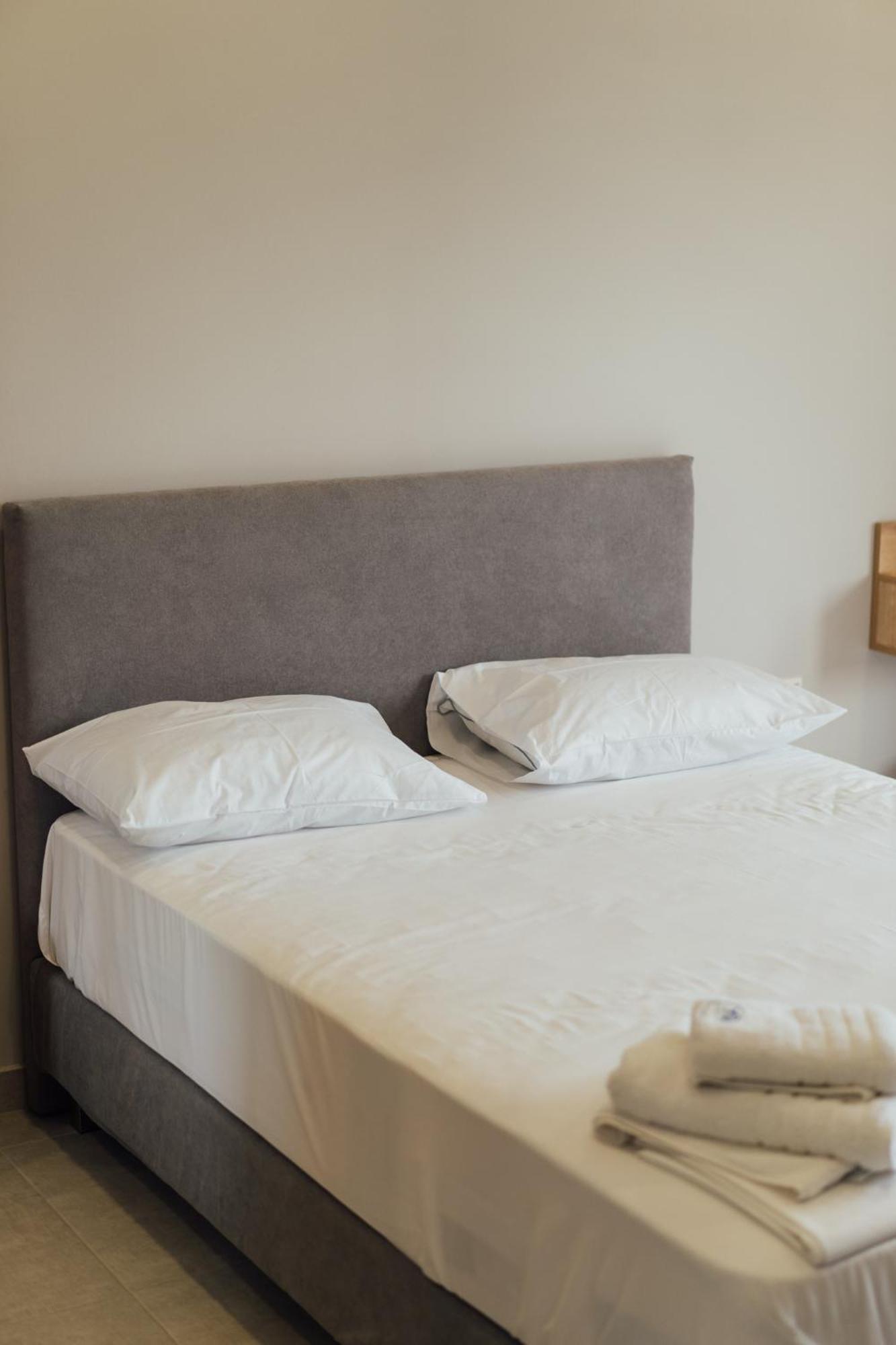 Blue Waves Luxury Suites By The Sea Plomari Buitenkant foto