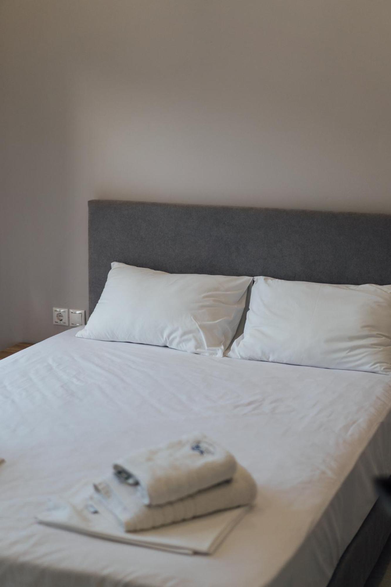 Blue Waves Luxury Suites By The Sea Plomari Buitenkant foto