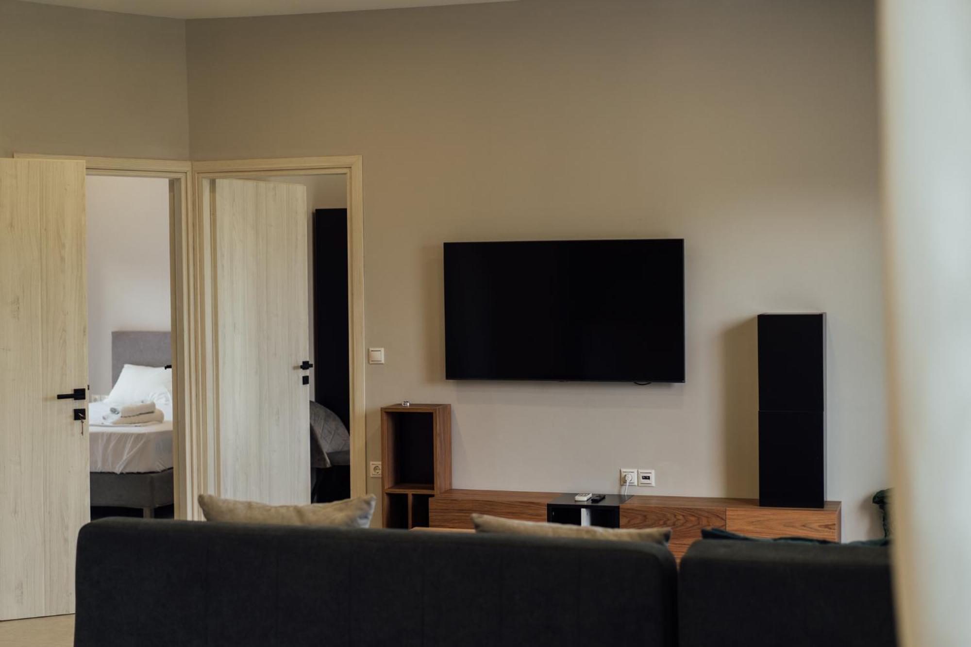 Blue Waves Luxury Suites By The Sea Plomari Buitenkant foto