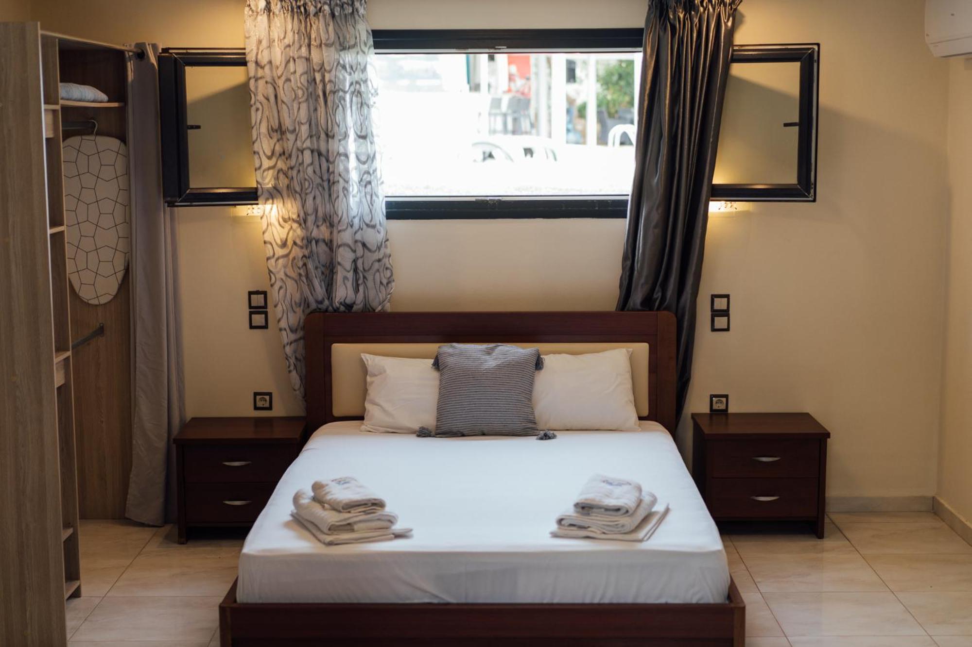 Blue Waves Luxury Suites By The Sea Plomari Buitenkant foto