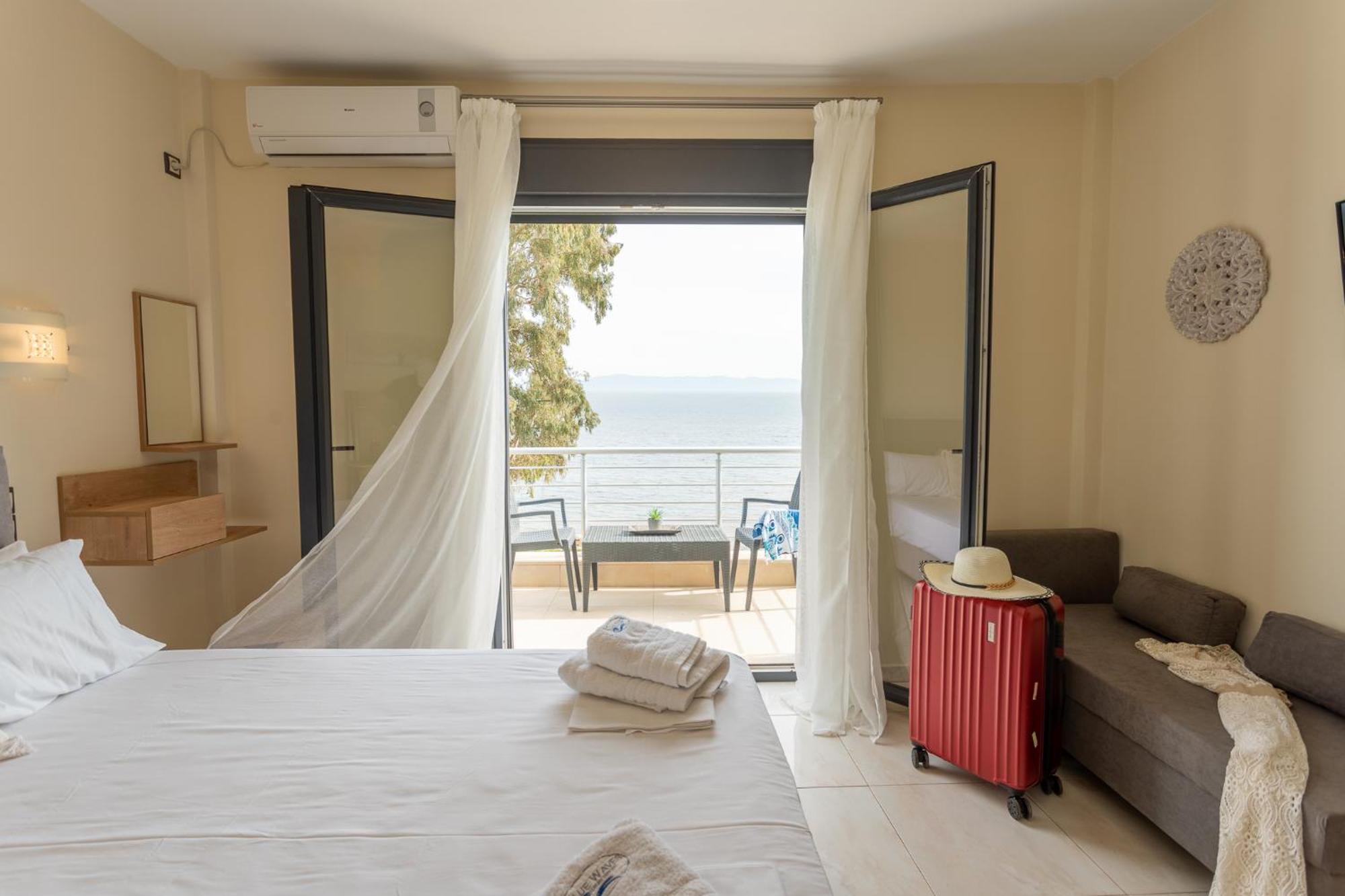 Blue Waves Luxury Suites By The Sea Plomari Buitenkant foto