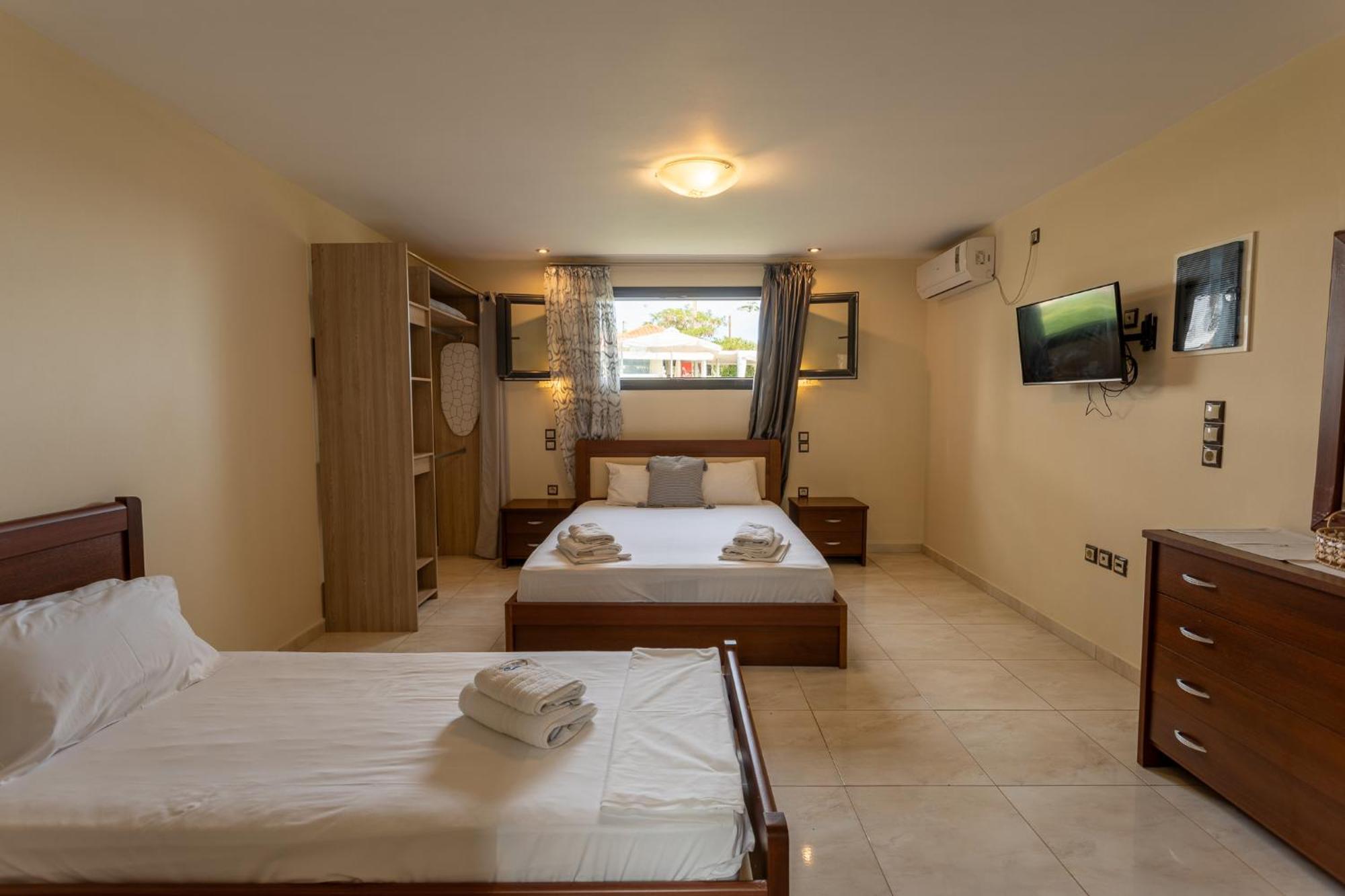 Blue Waves Luxury Suites By The Sea Plomari Buitenkant foto