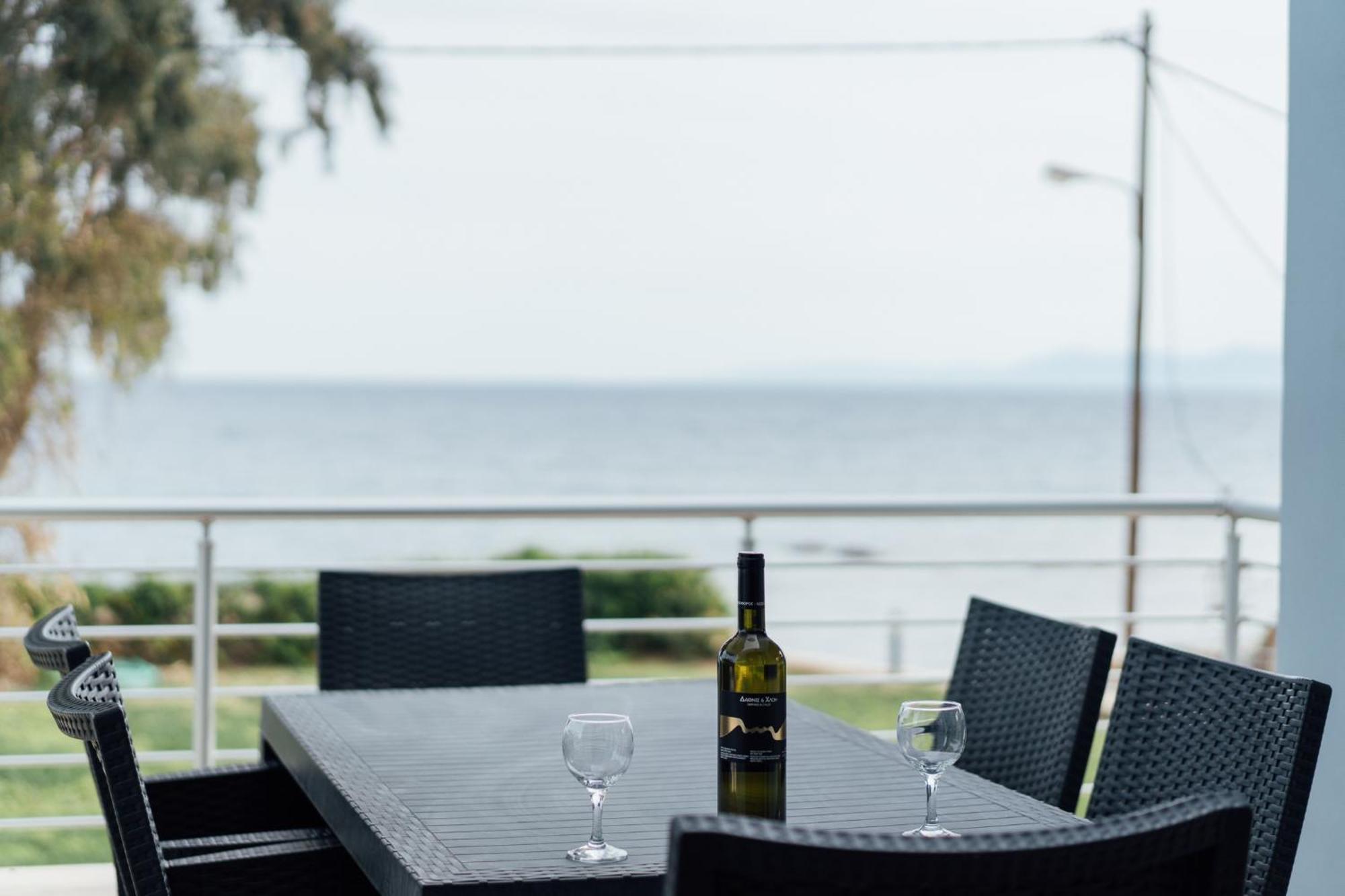 Blue Waves Luxury Suites By The Sea Plomari Buitenkant foto